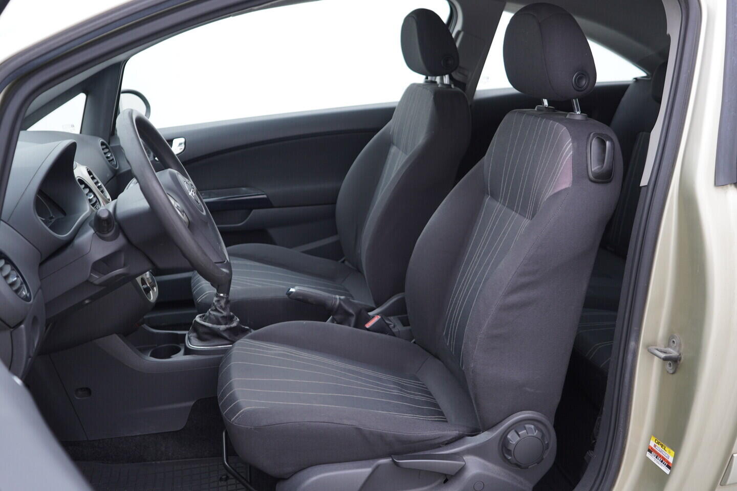 OV190V11142_22.webp_CORSA  1.2 CDTi 66 kW manuál