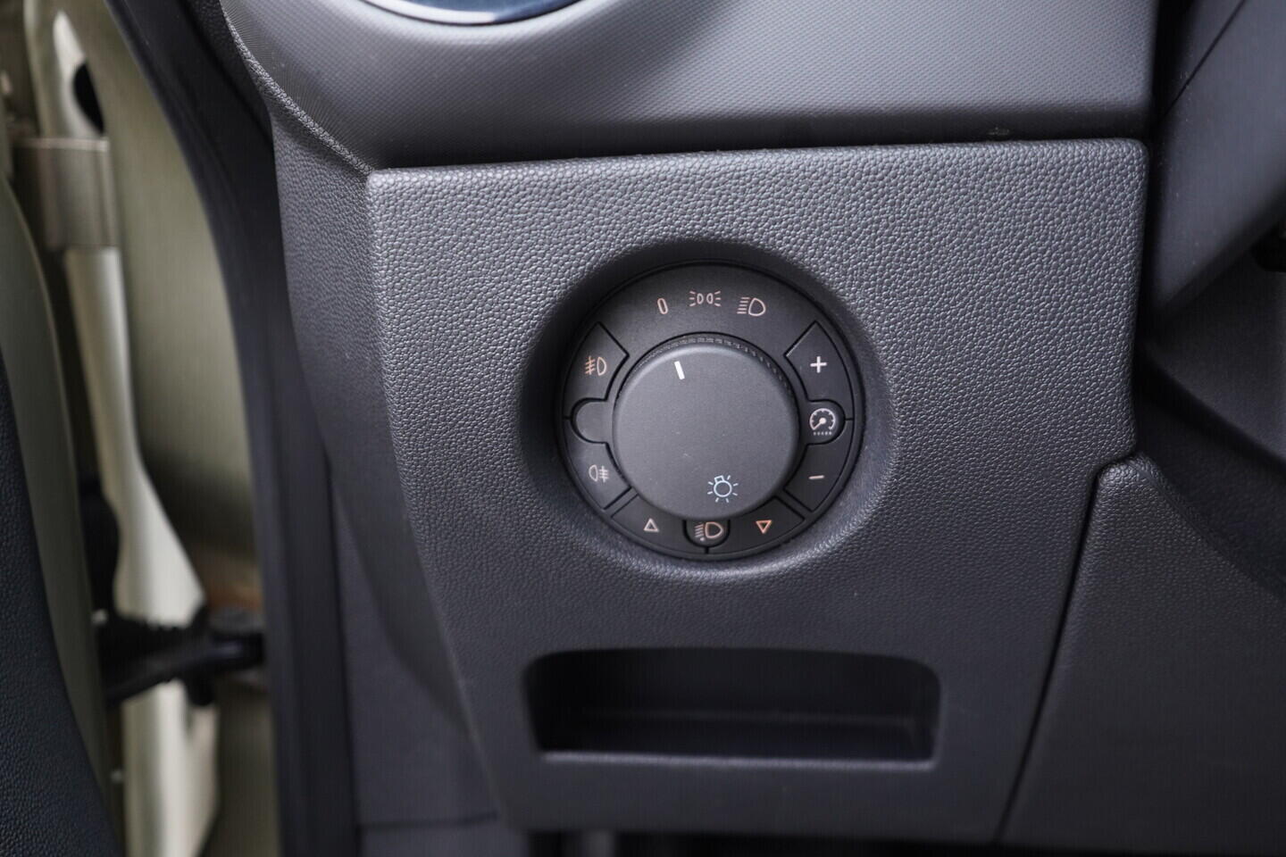 OV190V11142_27.webp_CORSA  1.2 CDTi 66 kW manuál