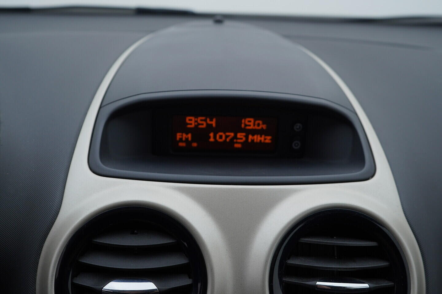 OV190V11142_28.webp_CORSA  1.2 CDTi 66 kW manuál