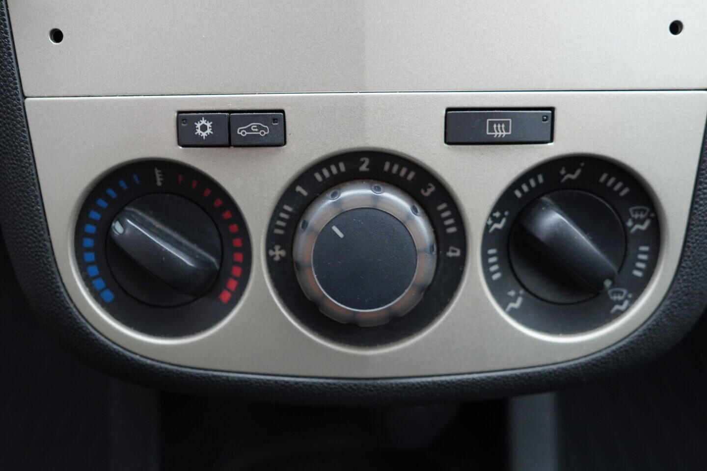 OV190V11142_30.webp_CORSA  1.2 CDTi 66 kW manuál