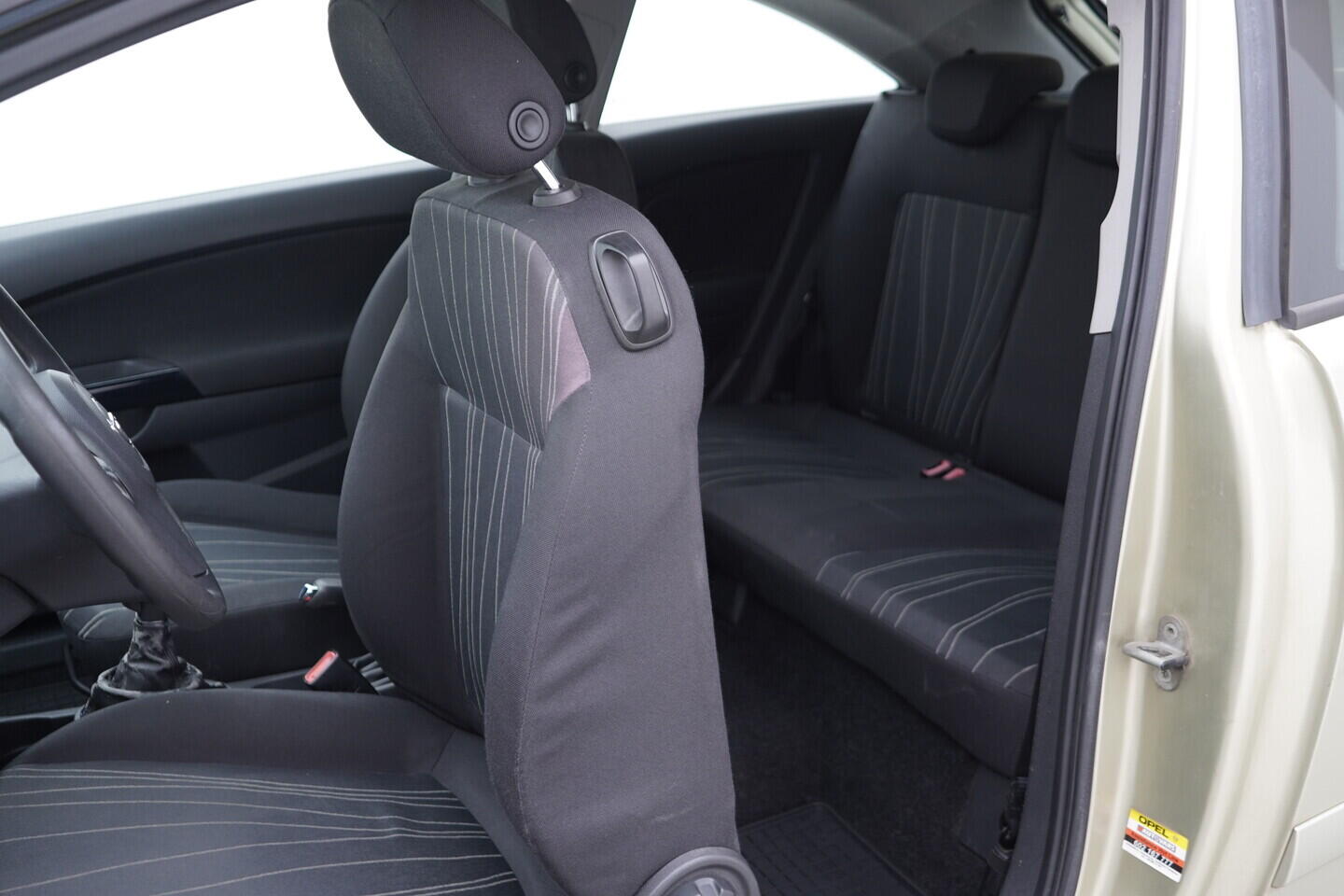 OV190V11142_33.webp_CORSA  1.2 CDTi 66 kW manuál