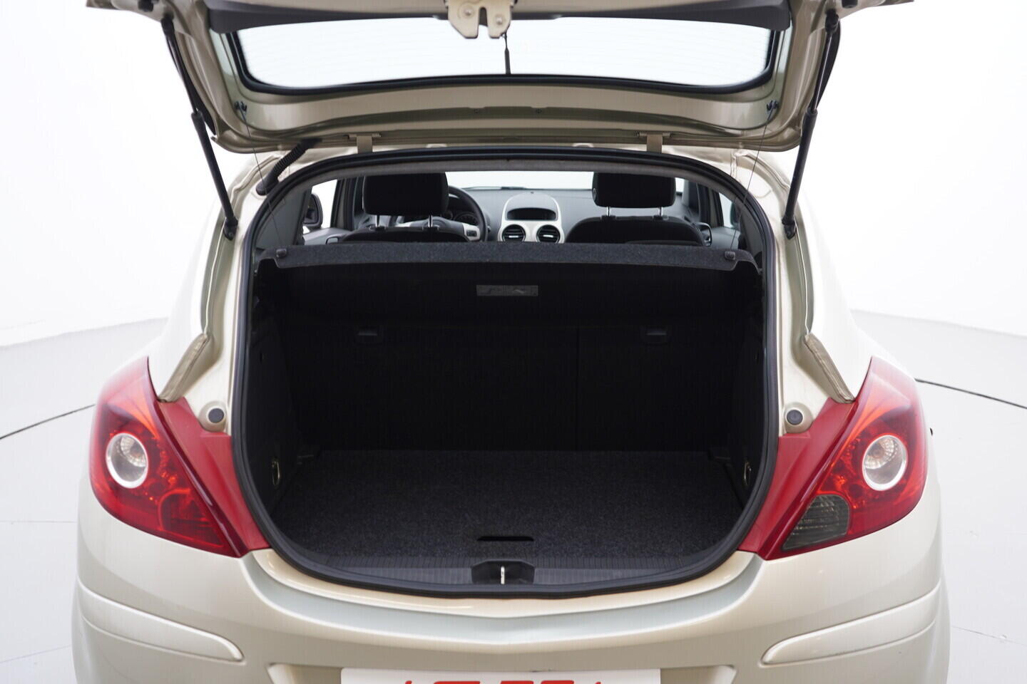 OV190V11142_35.webp_CORSA  1.2 CDTi 66 kW manuál