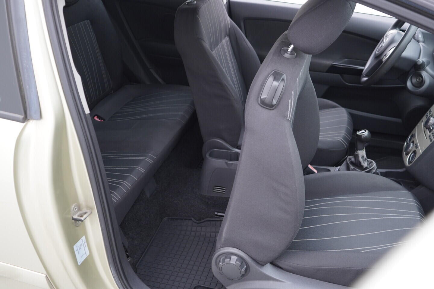 OV190V11142_37.webp_CORSA  1.2 CDTi 66 kW manuál