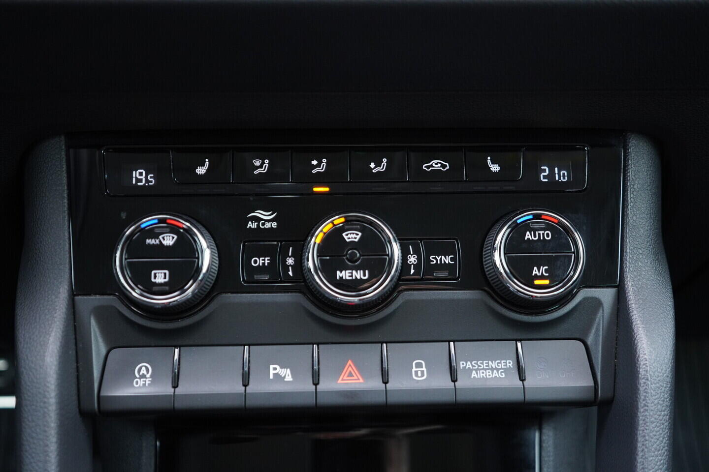 OV190V11143_35.webp_KAROQ Scout 2.0 TDI 110 kW automat, DPH