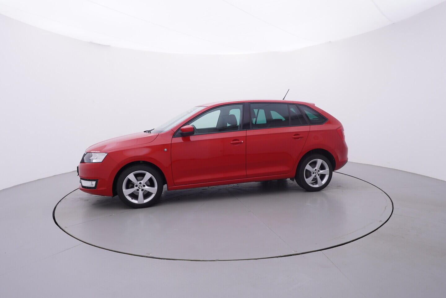 OV190V11147_11.webp_RAPID Ambiente 1.2 TSI 63 kW manuál