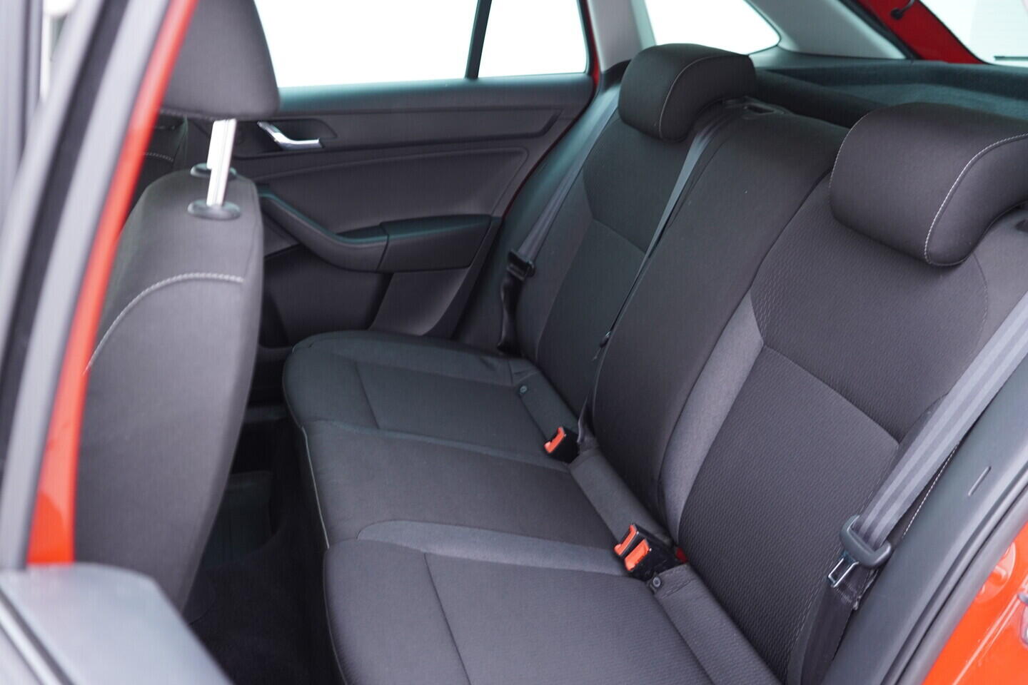 OV190V11147_34.webp_RAPID Ambiente 1.2 TSI 63 kW manuál