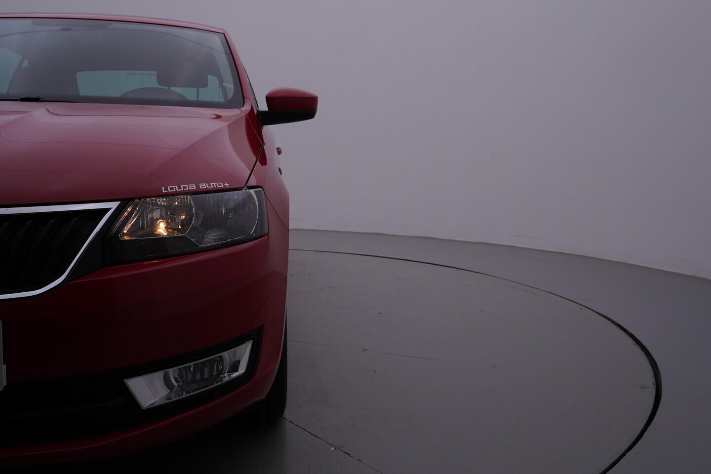 OV190V11147_38.webp_RAPID Ambiente 1.2 TSI 63 kW manuál