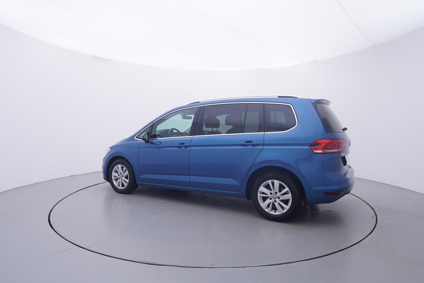 OV190V11149_12.webp_TOURAN  1.5 TSI 110 kW manuál, DPH
