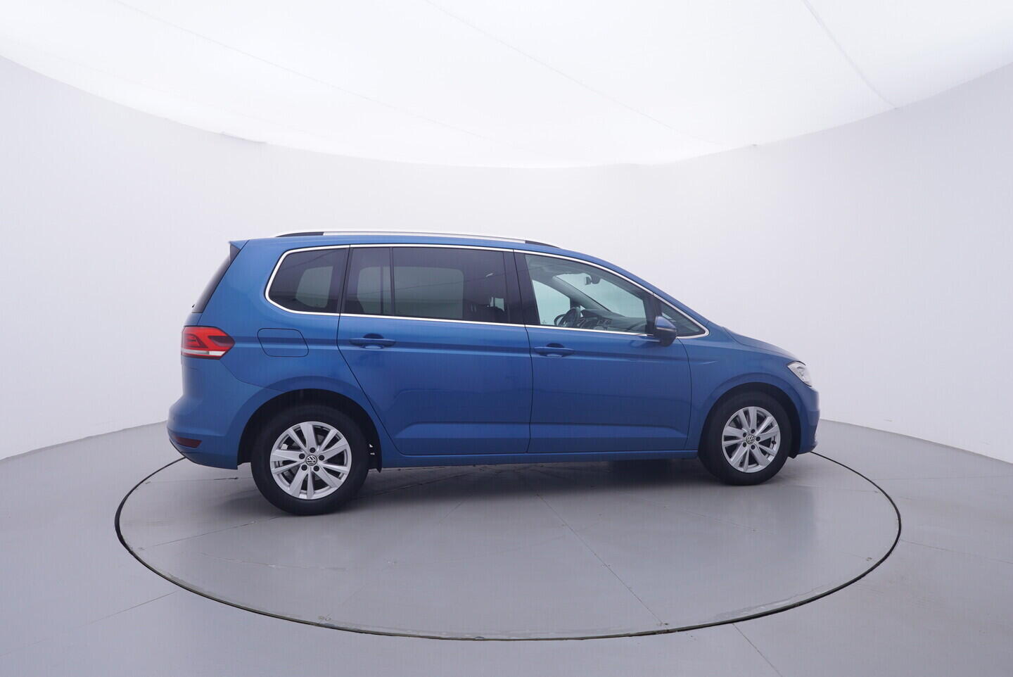 OV190V11149_15.webp_TOURAN  1.5 TSI 110 kW manuál, DPH