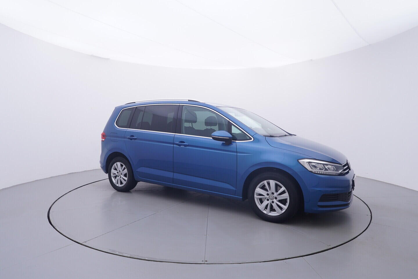OV190V11149_16.webp_TOURAN  1.5 TSI 110 kW manuál, DPH