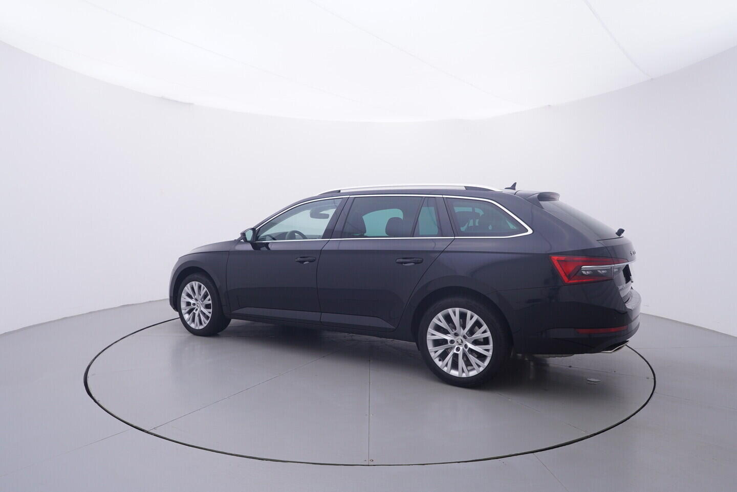 OV190V11150_12.webp_SUPERB Style 2.0 TSI 200 kW automat