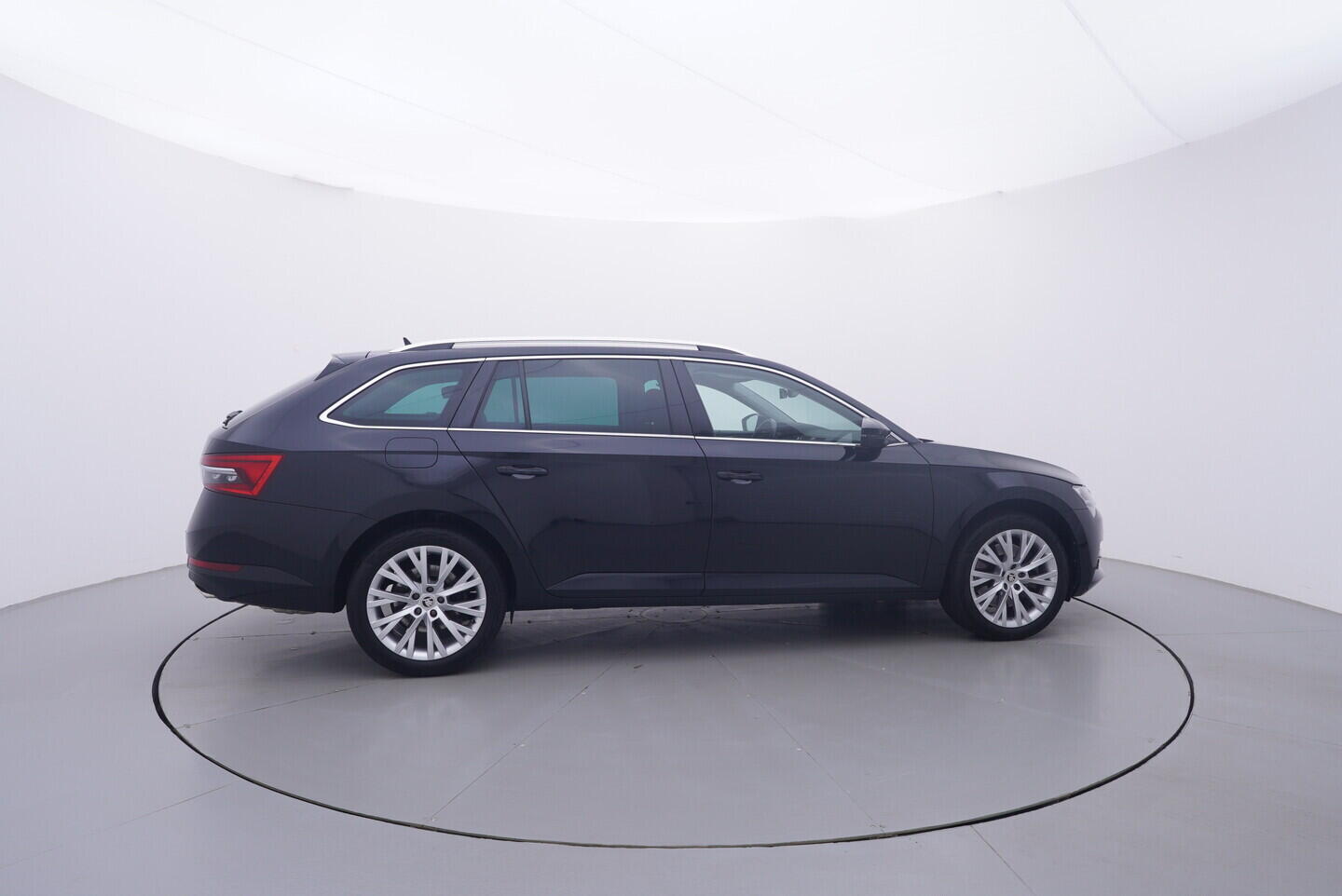 OV190V11150_15.webp_SUPERB Style 2.0 TSI 200 kW automat