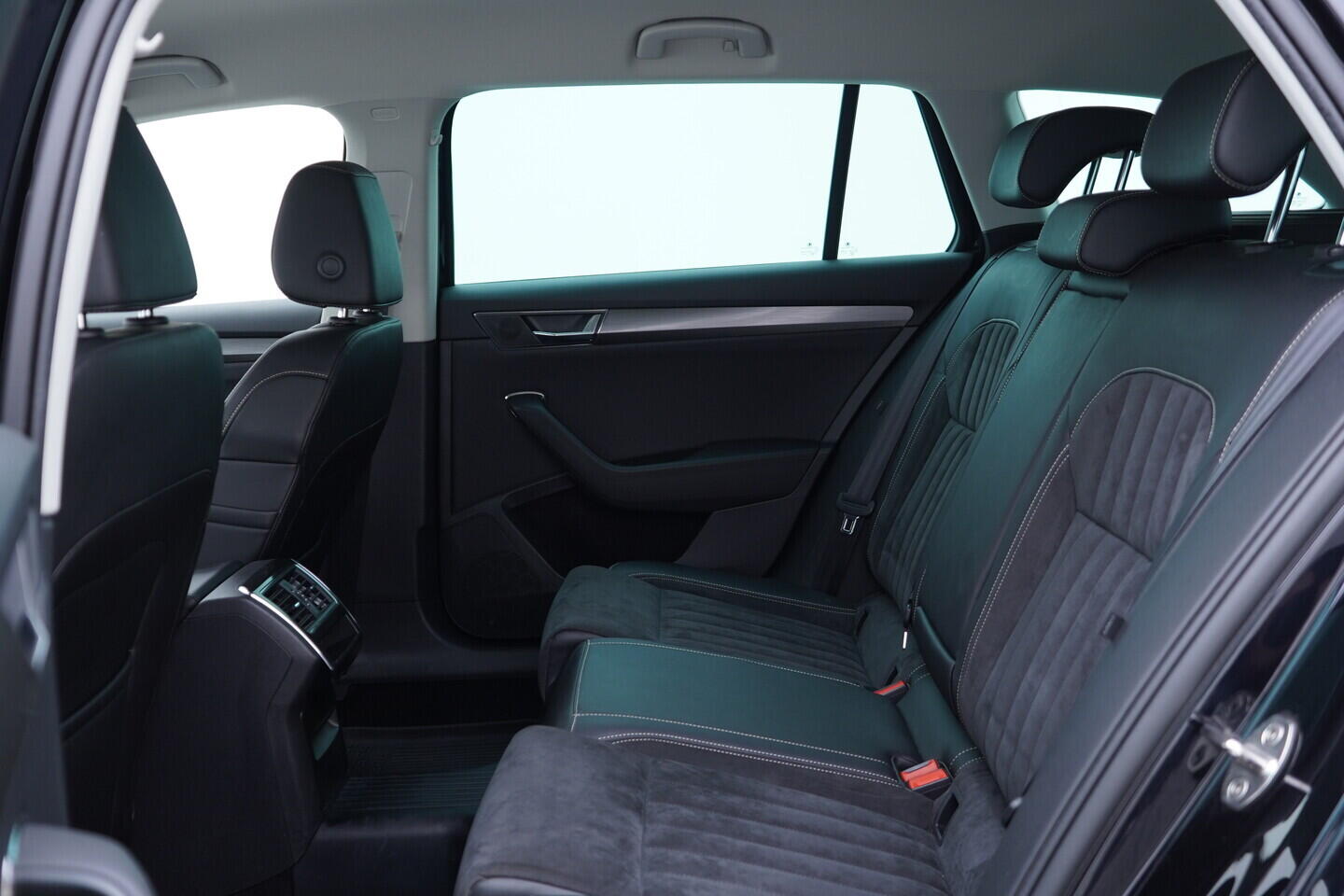 OV190V11150_38.webp_SUPERB Style 2.0 TSI 200 kW automat