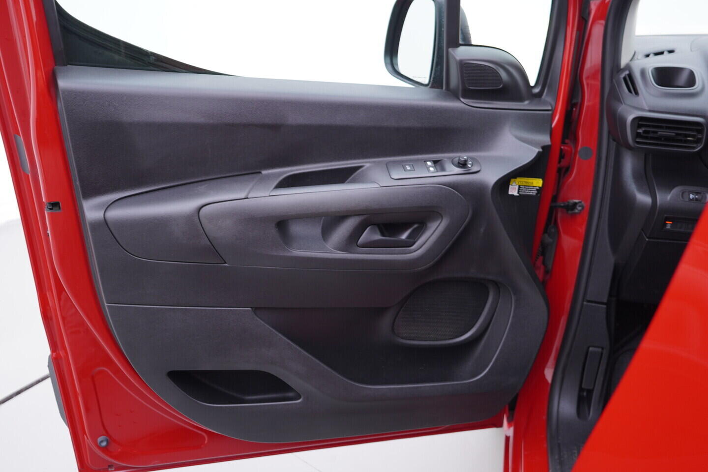 OV190V11153_19.webp_BERLINGO  1.5 HDI 75 kW manuál, DPH