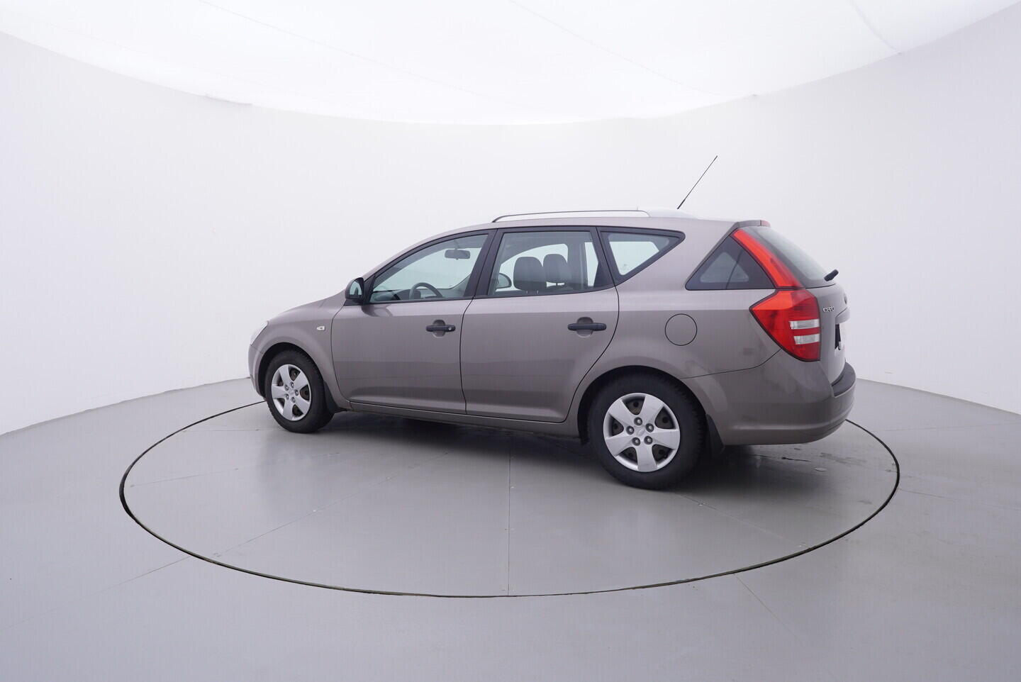 OV190V11156_12.webp_CEED Comfort 1.4 GDI 80 kW manuál