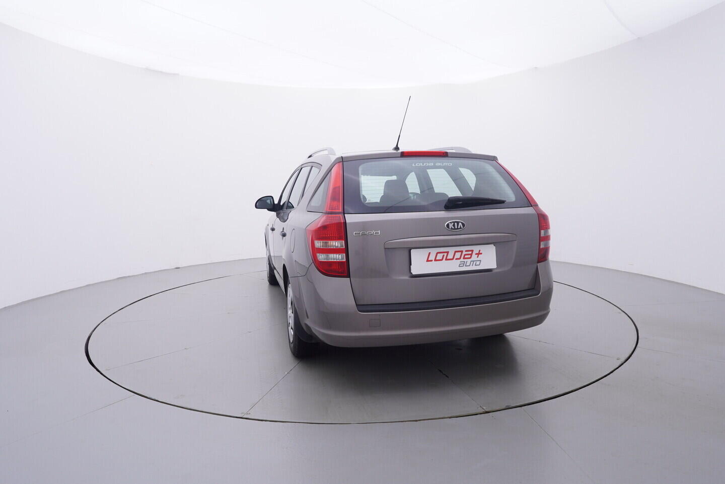 OV190V11156_13.webp_CEED Comfort 1.4 GDI 80 kW manuál