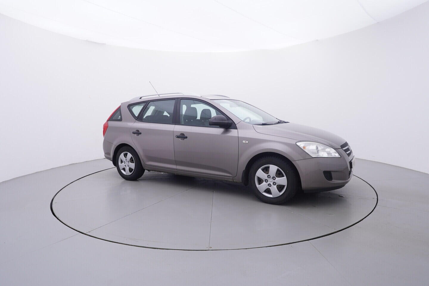 OV190V11156_16.webp_CEED Comfort 1.4 GDI 80 kW manuál