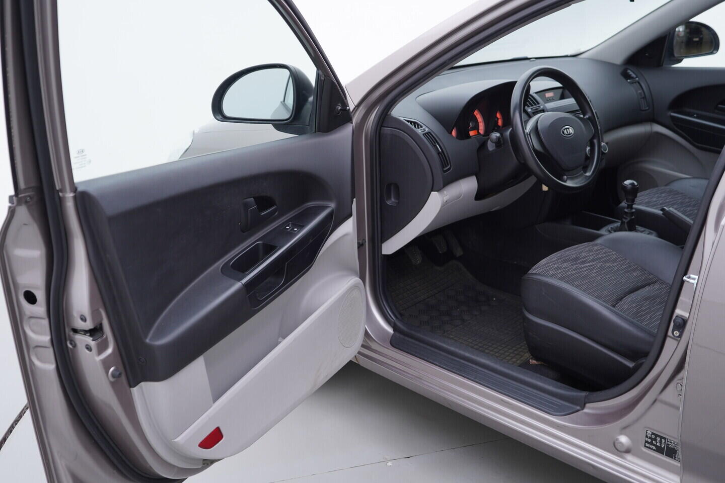 OV190V11156_19.webp_CEED Comfort 1.4 GDI 80 kW manuál