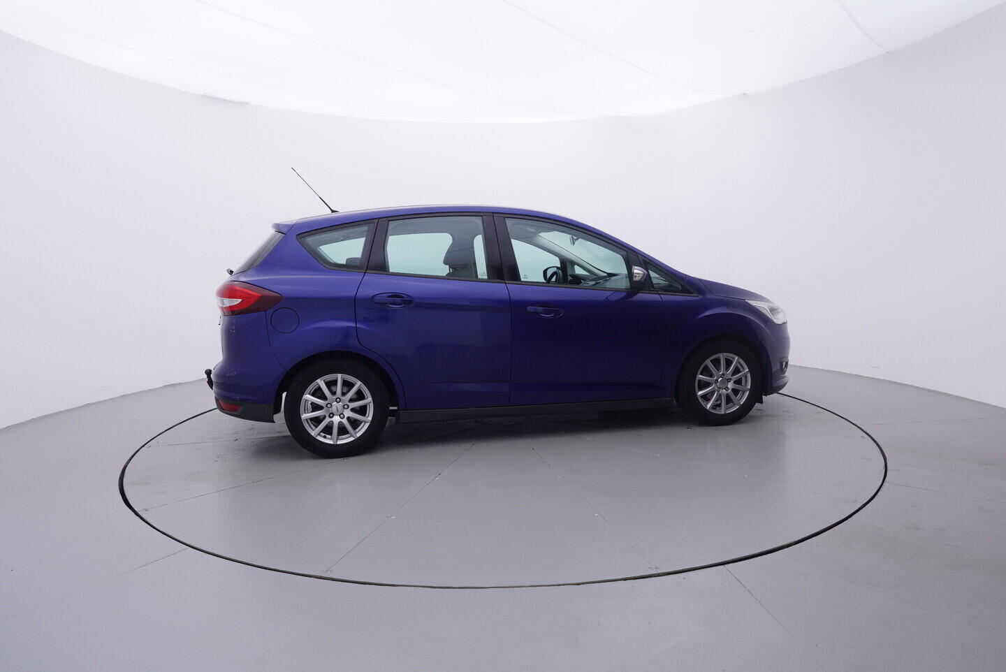 OV190V11160_15.webp_C-MAX  1.0 EcoBoost 74 kW manuál