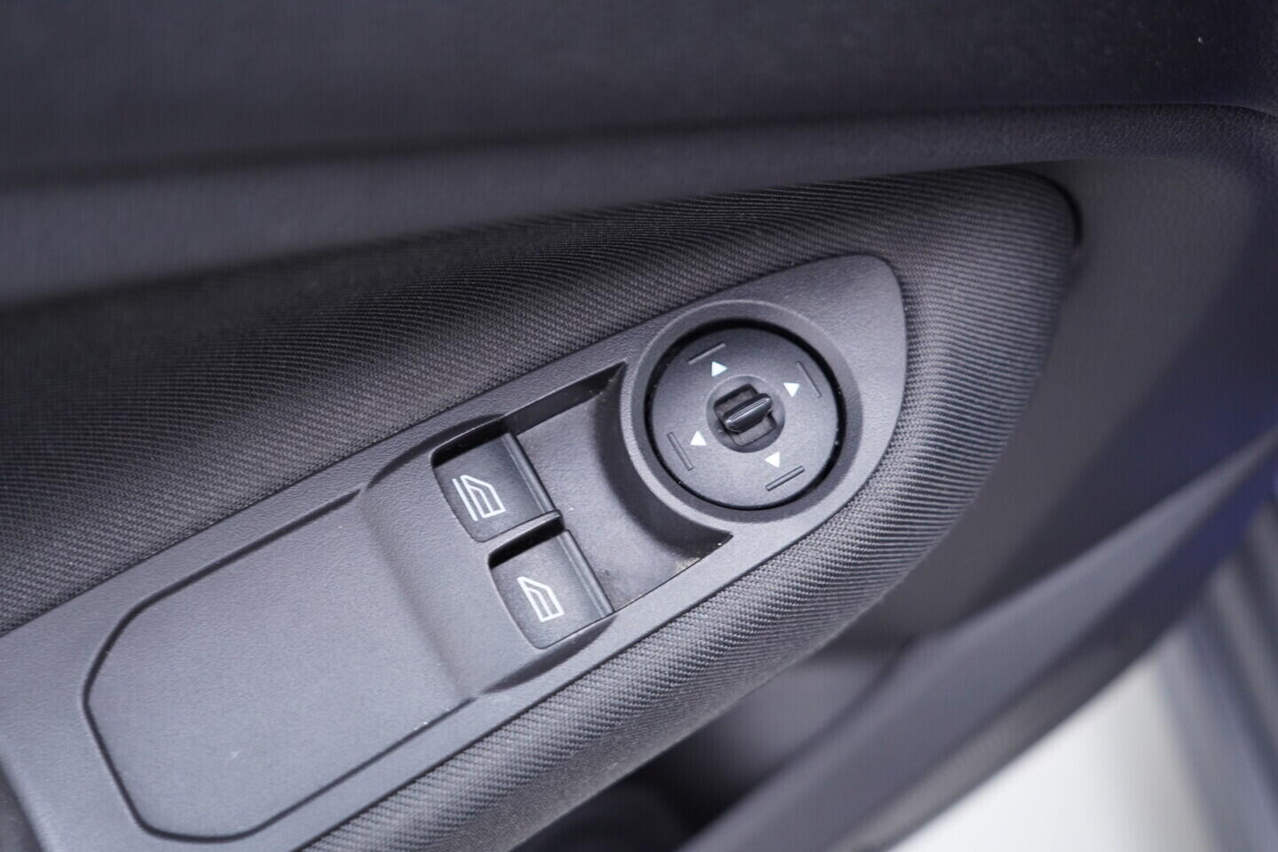 OV190V11160_20.webp_C-MAX  1.0 EcoBoost 74 kW manuál