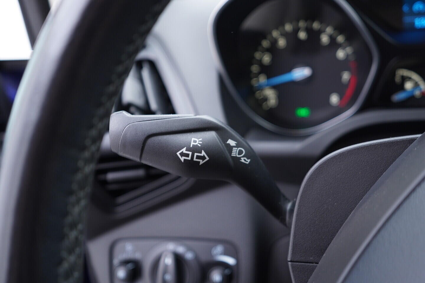 OV190V11160_24.webp_C-MAX  1.0 EcoBoost 74 kW manuál