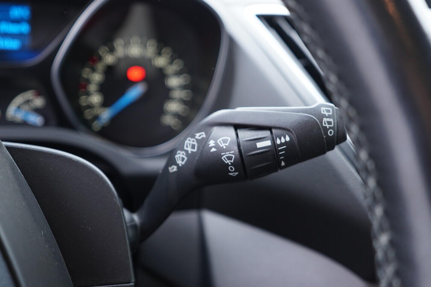 OV190V11160_25.webp_C-MAX  1.0 EcoBoost 74 kW manuál