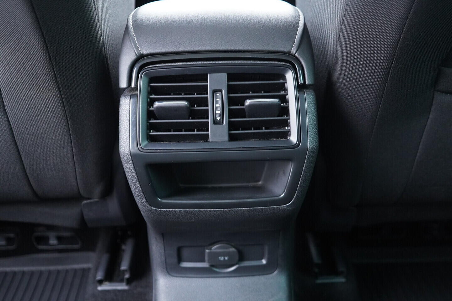 OV190V11162_35.webp_KAROQ Fresh II. 1.5 TSI 110 kW manuál, DPH