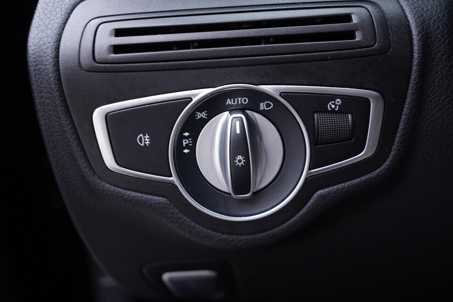 OV190V11199_28.webp_C200  1.6 CDi 118 kW automat