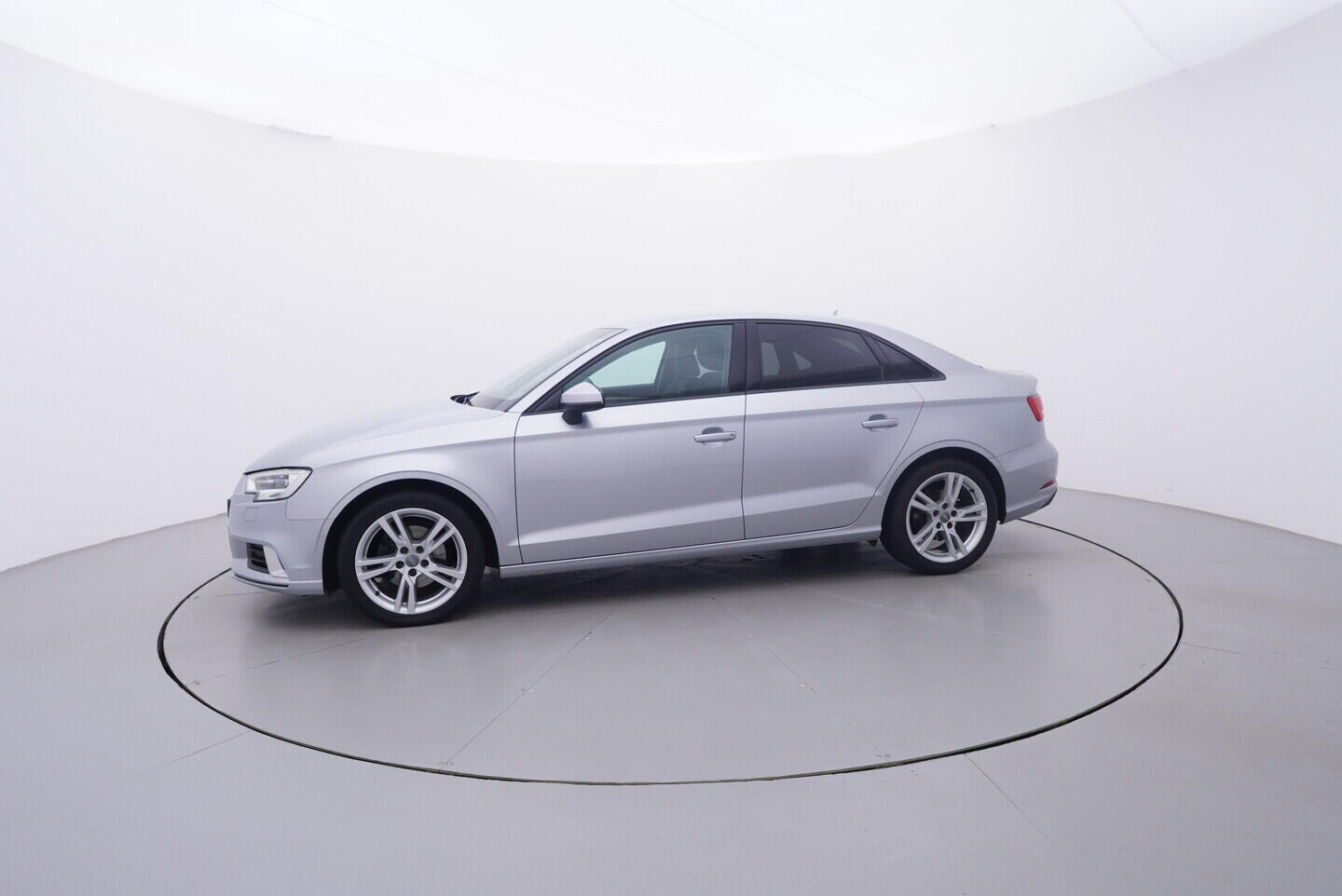 OV190V11201_11.webp_A3 SPORTBACK  1.6 TDI 85 kW manuál