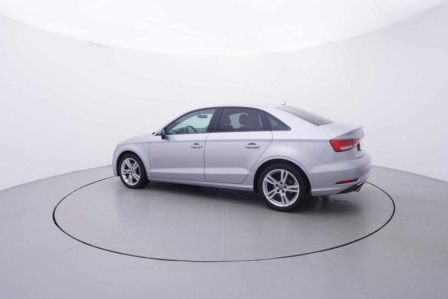 OV190V11201_12.webp_A3 SPORTBACK  1.6 TDI 85 kW manuál