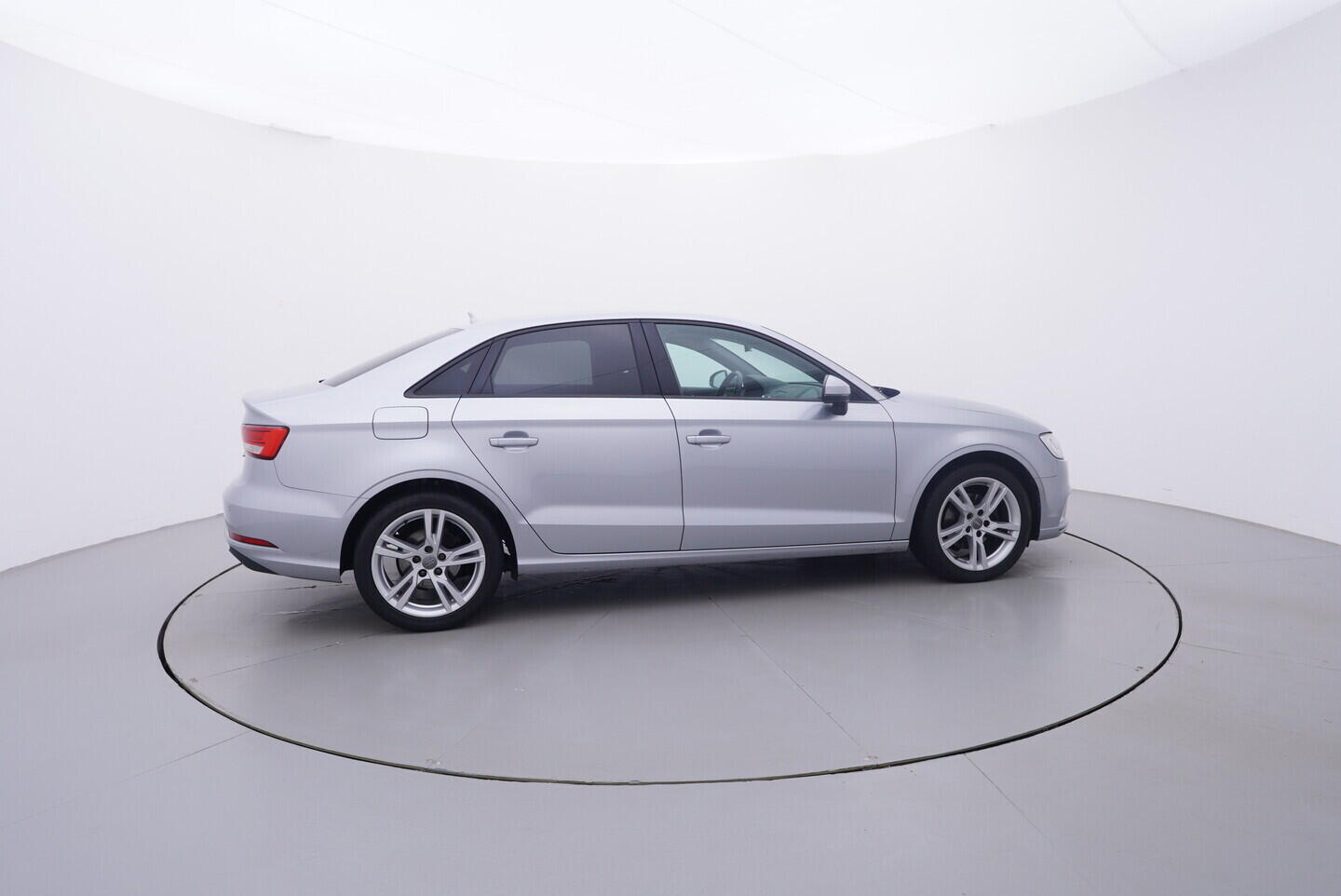 OV190V11201_15.webp_A3 SPORTBACK  1.6 TDI 85 kW manuál