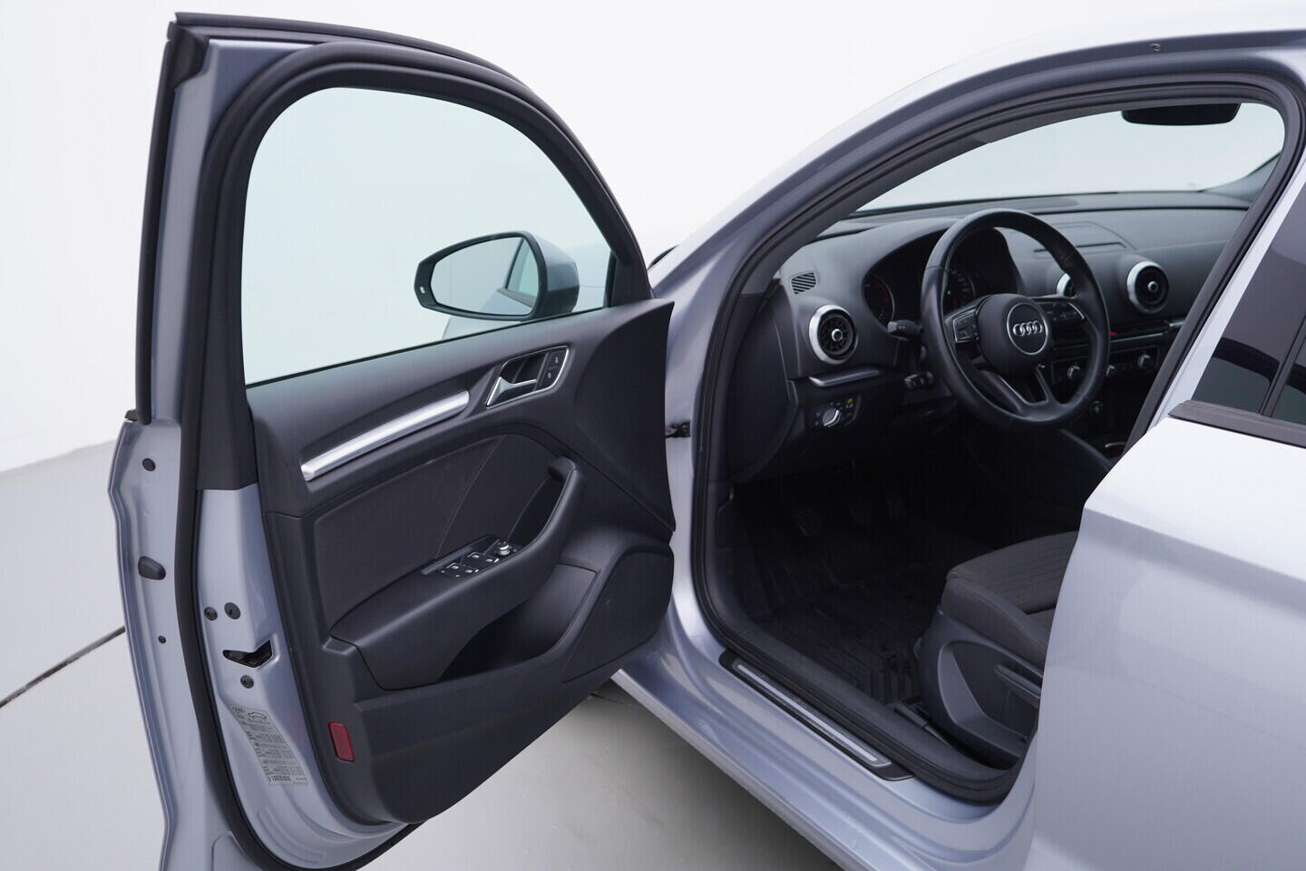 OV190V11201_18.webp_A3 SPORTBACK  1.6 TDI 85 kW manuál