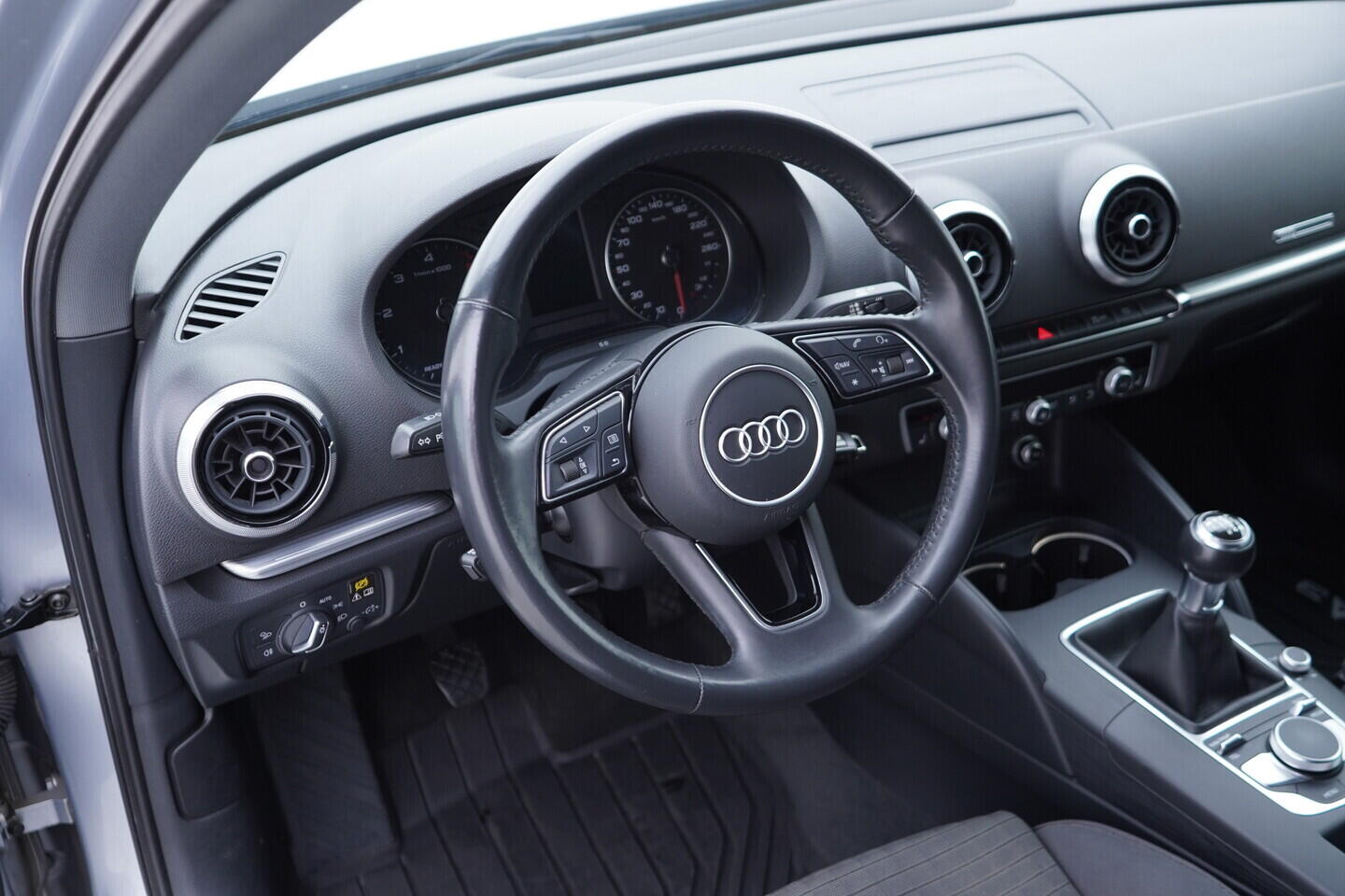 OV190V11201_21.webp_A3 SPORTBACK  1.6 TDI 85 kW manuál