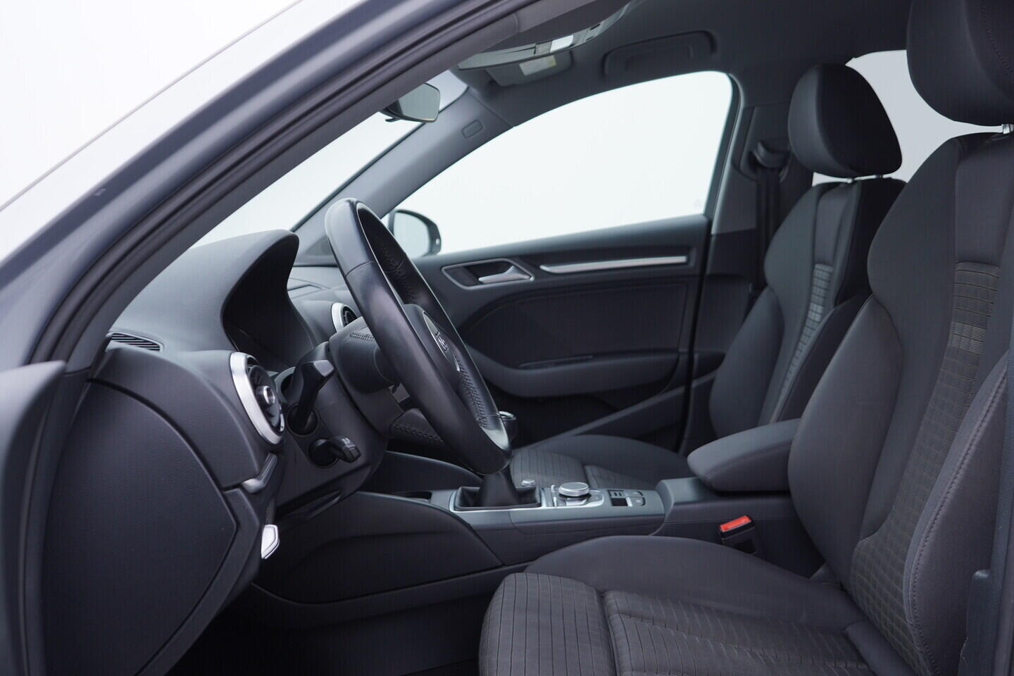 OV190V11201_22.webp_A3 SPORTBACK  1.6 TDI 85 kW manuál