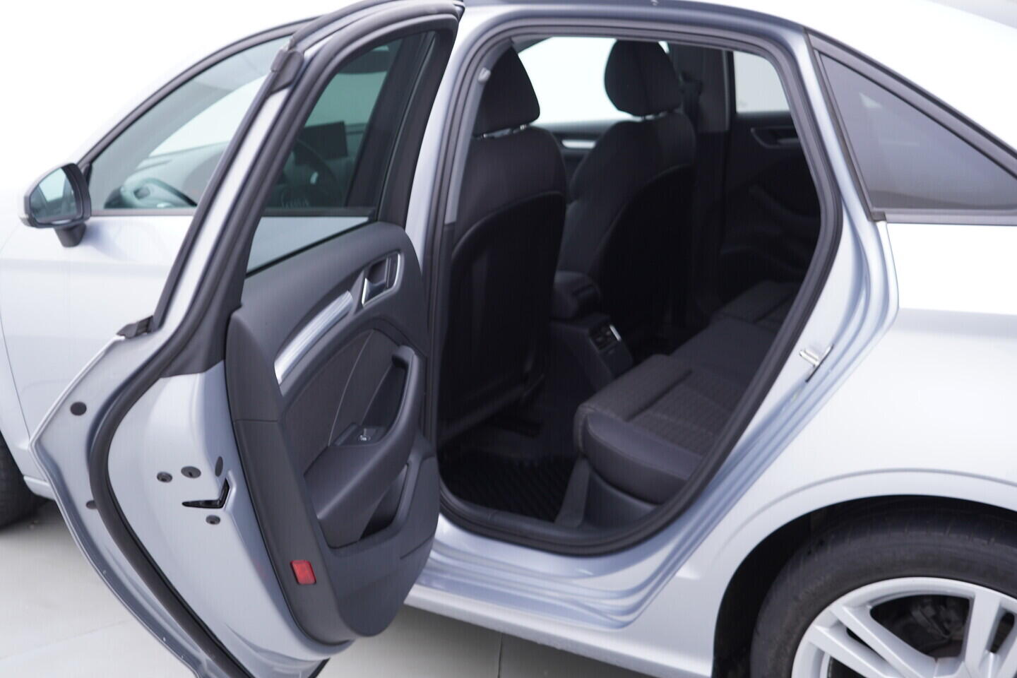 OV190V11201_36.webp_A3 SPORTBACK  1.6 TDI 85 kW manuál