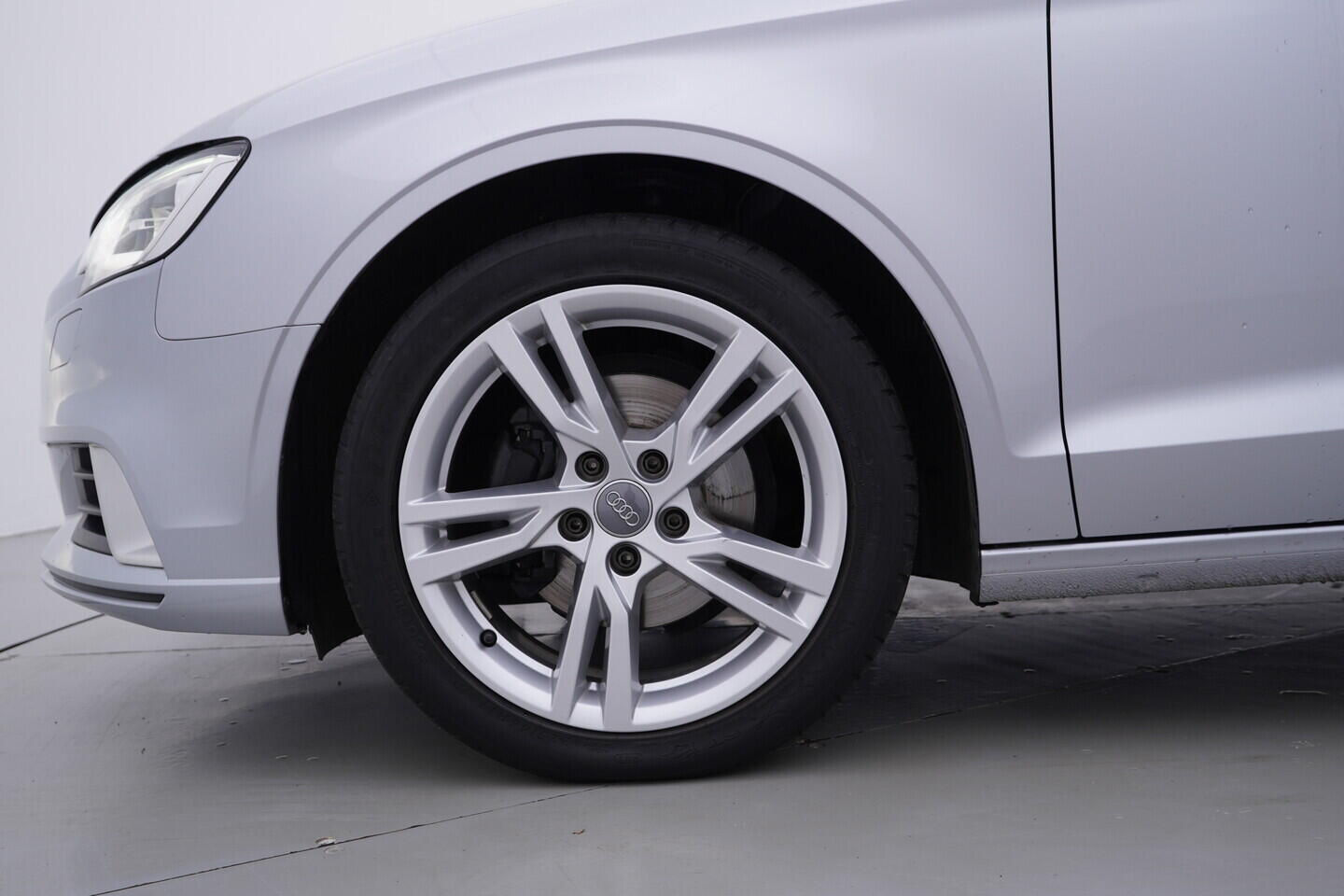 OV190V11201_40.webp_A3 SPORTBACK  1.6 TDI 85 kW manuál