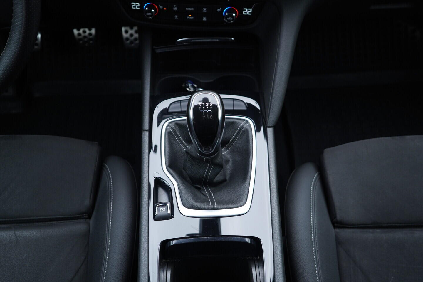 OV190V11204_35.webp_INSIGNIA OPC Line 1.6 . 147 kW manuál, DPH