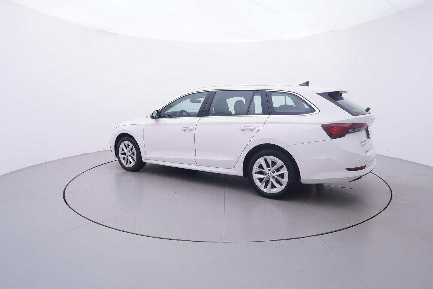 OV190V11206_12.webp_OCTAVIA Style Plus 2.0 TDI 110 kW manuál, DPH
