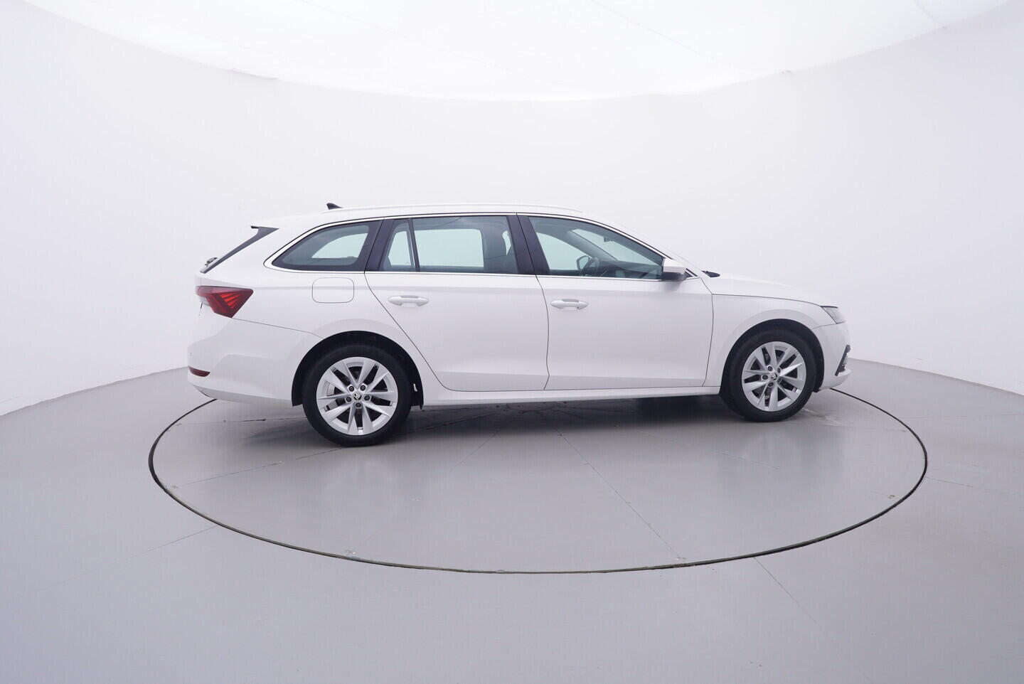 OV190V11206_15.webp_OCTAVIA Style Plus 2.0 TDI 110 kW manuál, DPH