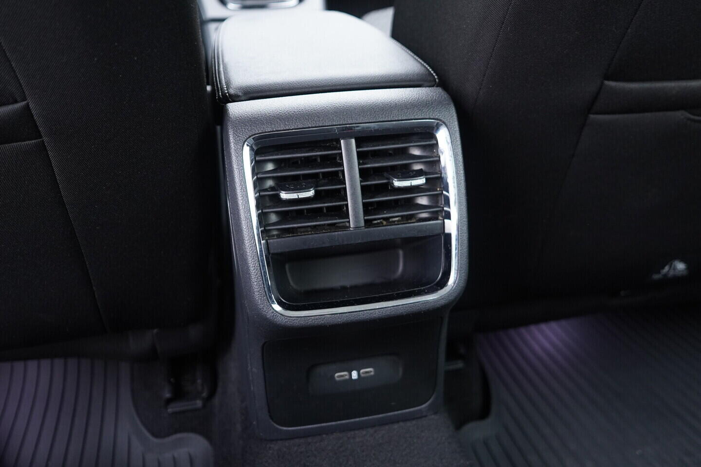 OV190V11206_36.webp_OCTAVIA Style Plus 2.0 TDI 110 kW manuál, DPH