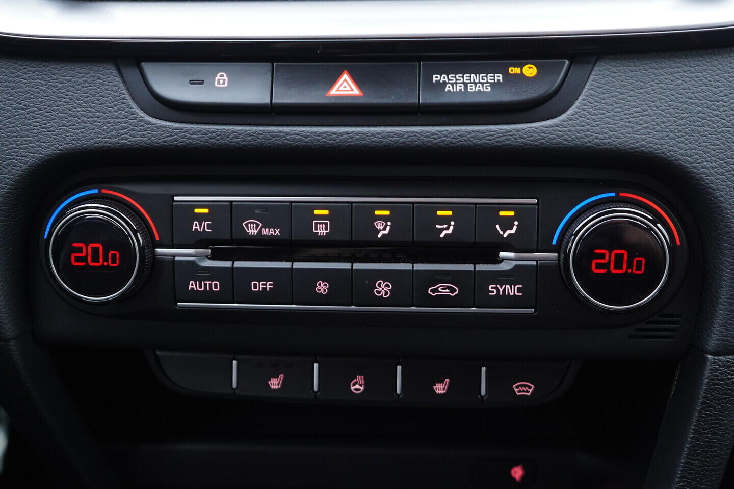 OV190V11214_36.webp_PRO_CEED GT 1.6 Gdi 150 kW automat