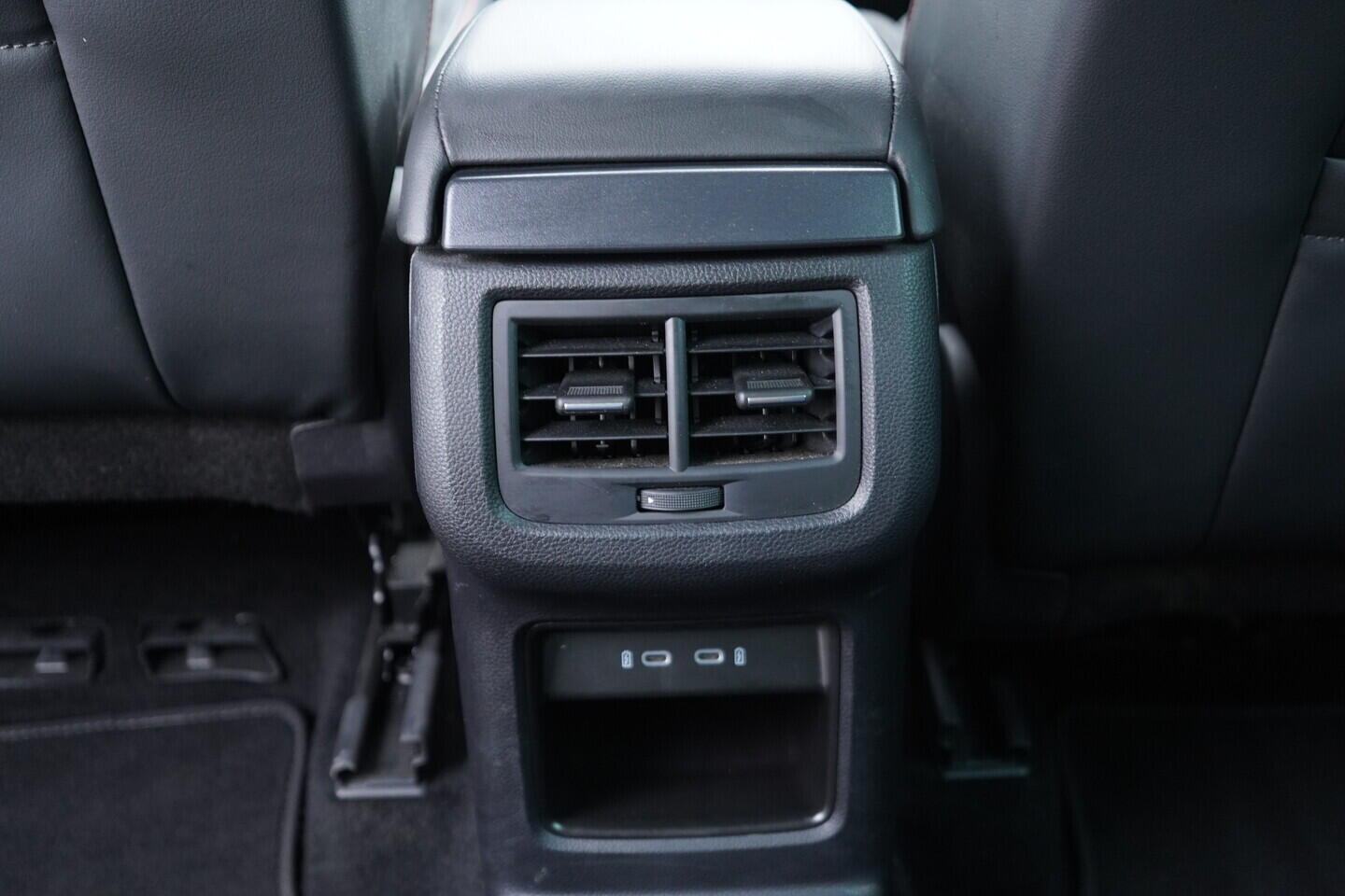 OV190V11220_37.webp_SEAT ATECA FR 1.5 TSI 110 kW manuál, DPH