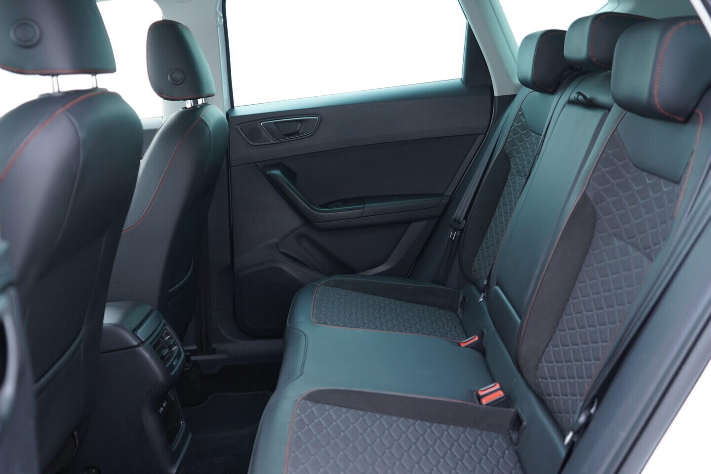 OV190V11220_38.webp_SEAT ATECA FR 1.5 TSI 110 kW manuál, DPH