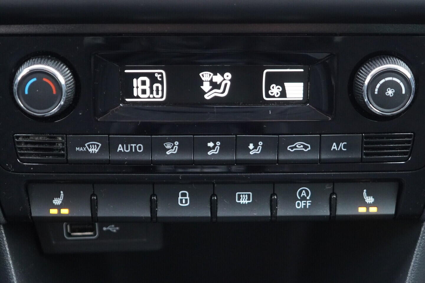 OV190V11222_30.webp_RAPID Style 1.0 TSI 81 kW manuál