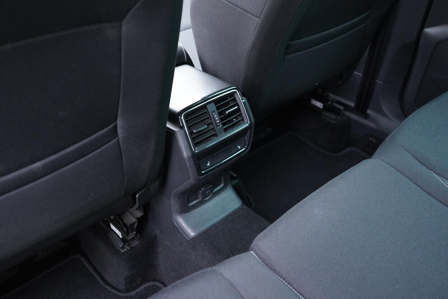 OV190V11225_40.webp_KAROQ Soleil 1.6 TDI 85 kW manuál, DPH