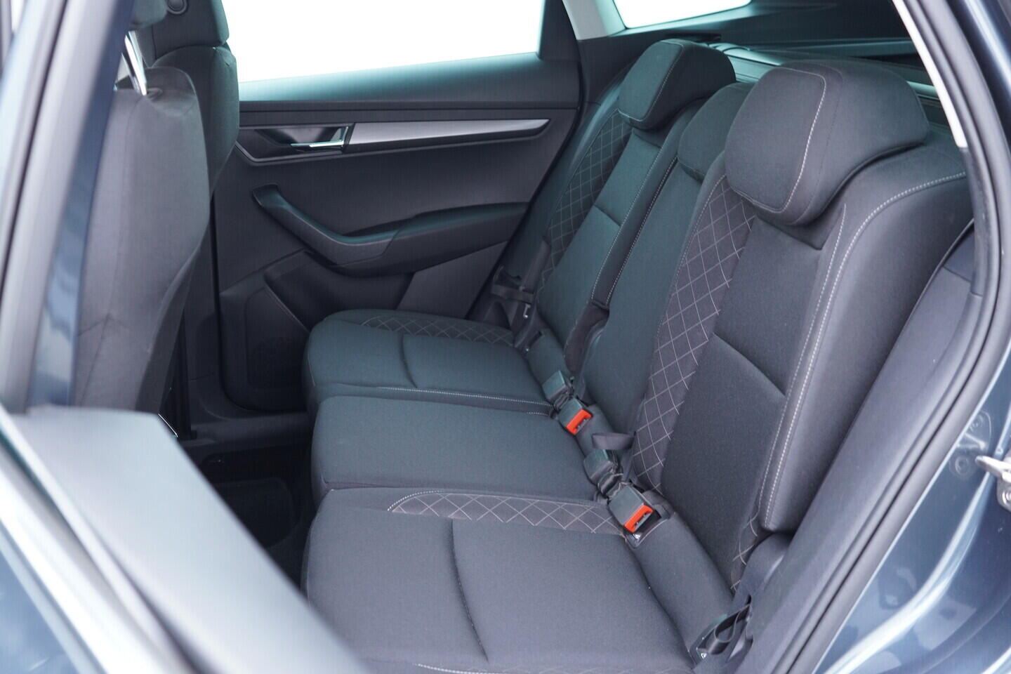OV190V11225_41.webp_KAROQ Soleil 1.6 TDI 85 kW manuál, DPH