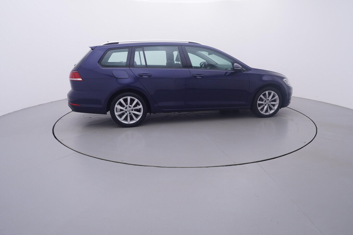 OV190V11226_15.webp_GOLF  1.6 TDI 85 kW manuál