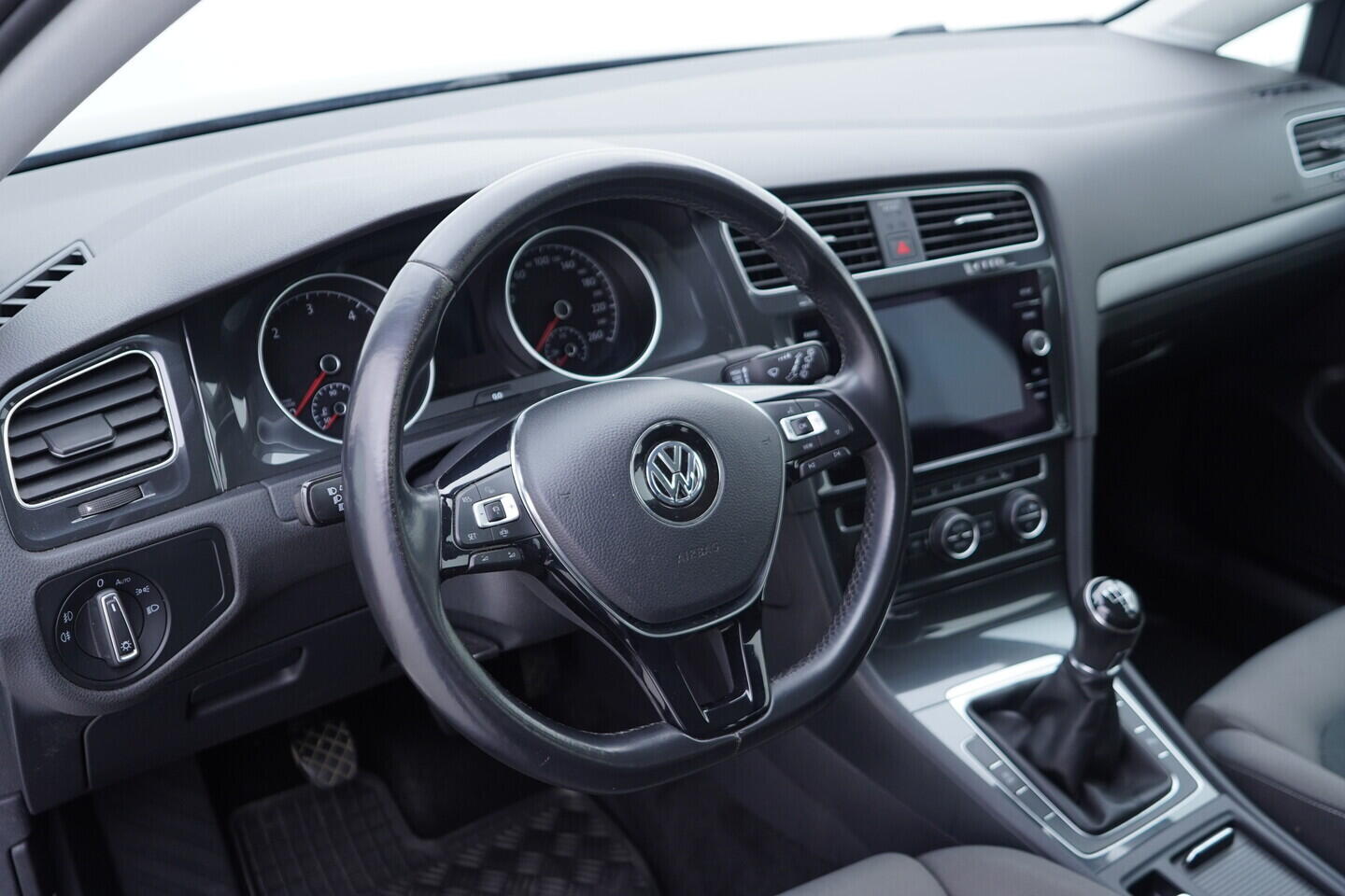 OV190V11226_22.webp_GOLF  1.6 TDI 85 kW manuál