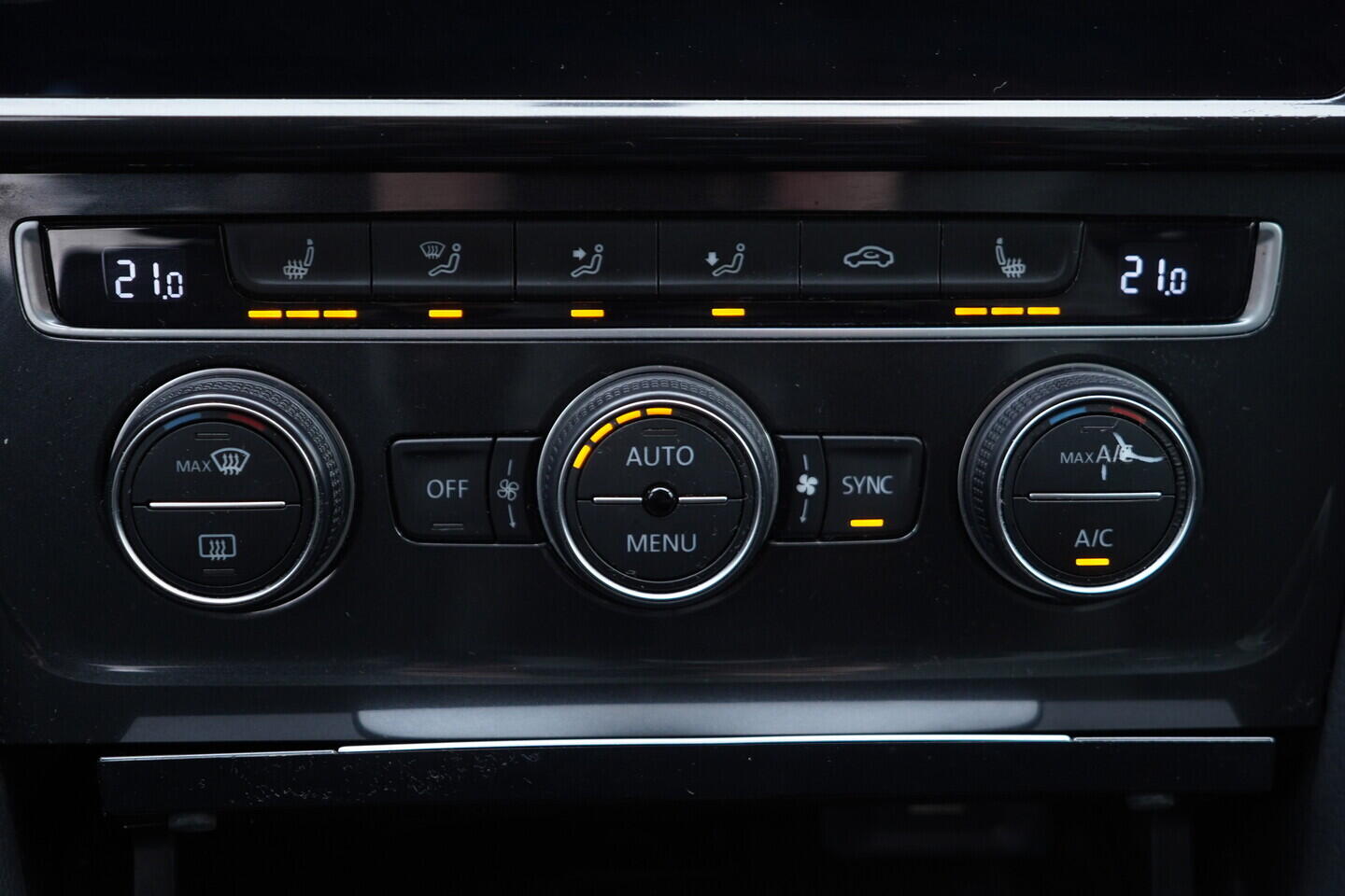 OV190V11226_32.webp_GOLF  1.6 TDI 85 kW manuál