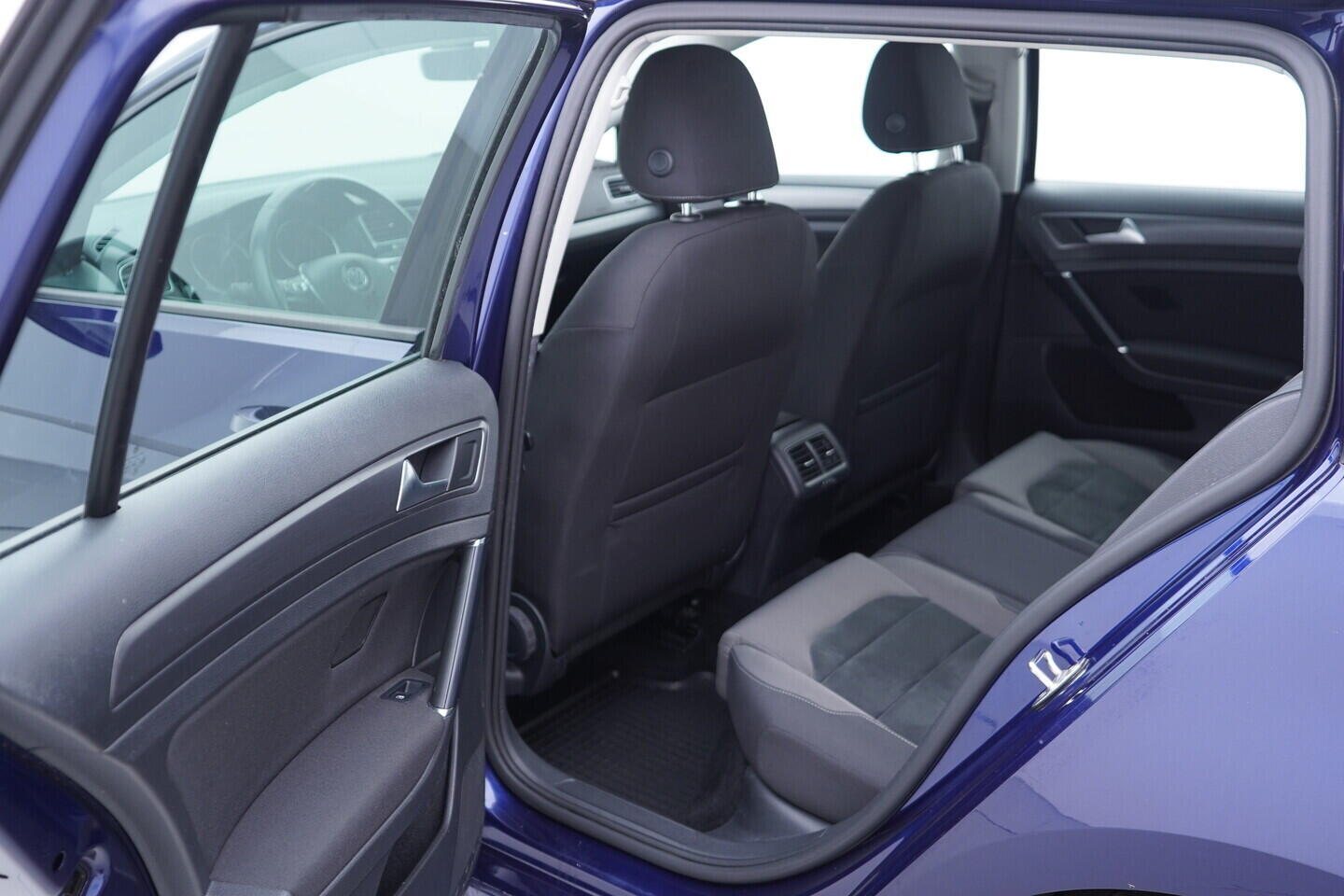 OV190V11226_35.webp_GOLF  1.6 TDI 85 kW manuál